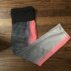 GAP FIT CROP LEGGINGS strip. XS GREAT CONDITION
